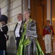 La reine Margrethe de Danemark donnait le 1er janvier 2011 le traditionnel dîner de gala du Nouvel An au palais Christian VII, à Stockholm. Dans une robe verte qu'on l'a déjà vue porter... 