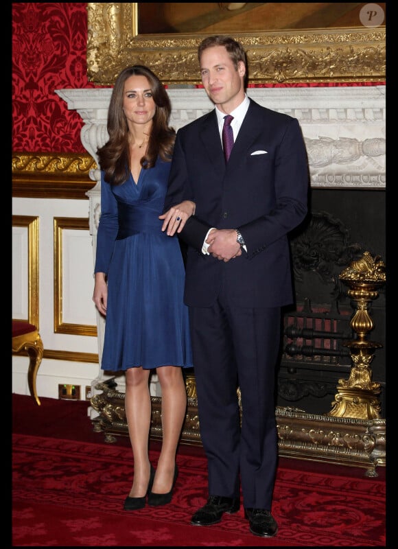 Le prince William et Kate Middleton le 16 novembre 2011 lors de l'annonce de leurs fiançailles.