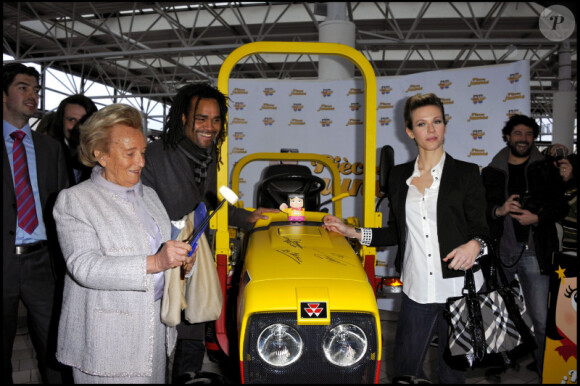 Bernadette Chirac, Lorie et Christian Karembeu à la conférence de presse des pièces jaunes, le 5 janvier 2011.