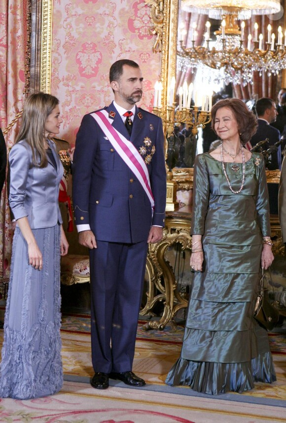 Letizia d'Espagne, Felipe et Sofia d'Espagne à une cérémonie officielle à Madrid, le 6 janvier 2011.