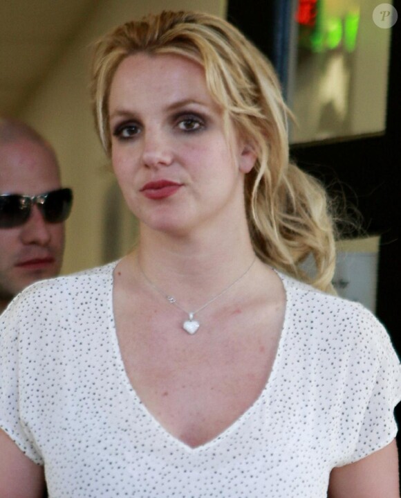 ﻿Britney Spears sort de chez la manucure à Los Angeles, le 12 janvier 2011.