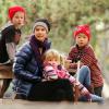 Rachel Griffiths profite d'un après-midi au parc avec ses enfants Banjo et Adelaïde, le 8 janvier 2011 à Santa Monica