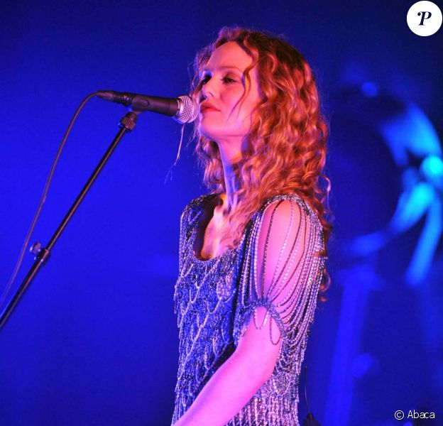 Vanessa Paradis en acoustique, à Bruxelles, le 23 juin 2010