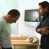 Freddy reçoit les conseils de John-David qui joue les coachs tendances dans l'émission Ma Vie à la télé sur NT1