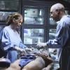 Ci-dessus, Meredith Grey et Richard Webber (Ellen Pompeo et James Pickens Jr.) en pleine autopsie. La série n'oublie pas de plonger le spectateur au coeur des opérations chirurgicales pour plus de réalisme.
