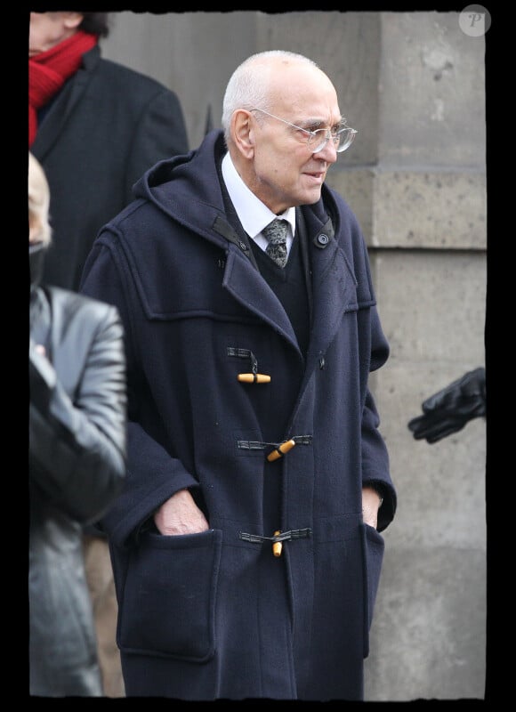 Max Gallo lors des obsèques de Jean Dutourd en l'église de Saint-Germain-des-Prés à Paris le 21 janvier 2011