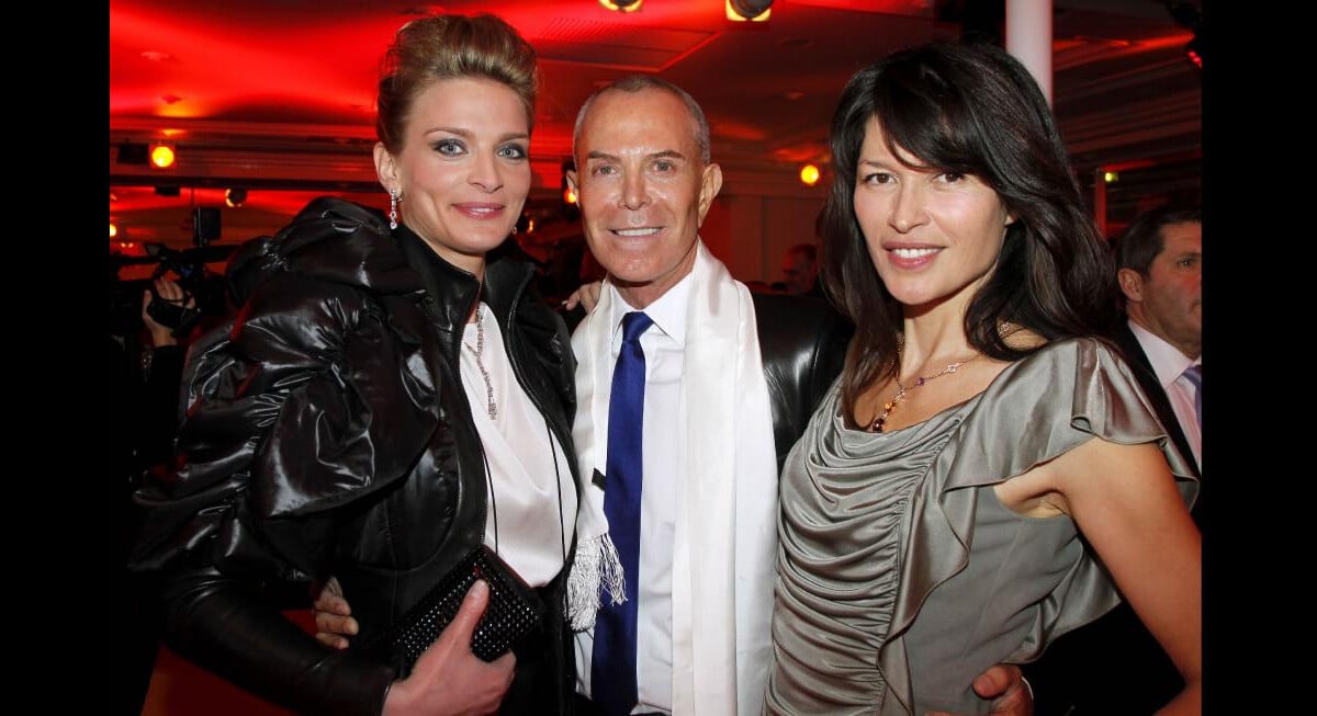Photo Sarah Marshall et JeanClaude Jitrois, en compagnie de Karina Lombard au Dîner de la Photo Sarah Marshall et JeanClaude Jitrois, en compagnie de Karina Lombard au Dîner de la