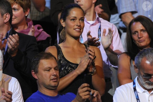 La victoire de Novak Djokovic en finale de l'Open d'Australie en 2011 fait le bonheur des uns, et le malheur des autres : dans les tribunes de la Rod Laver Arena, sa grande amie Ana Ivanovic exulte, tandis que Kim Sears fait grise mine...