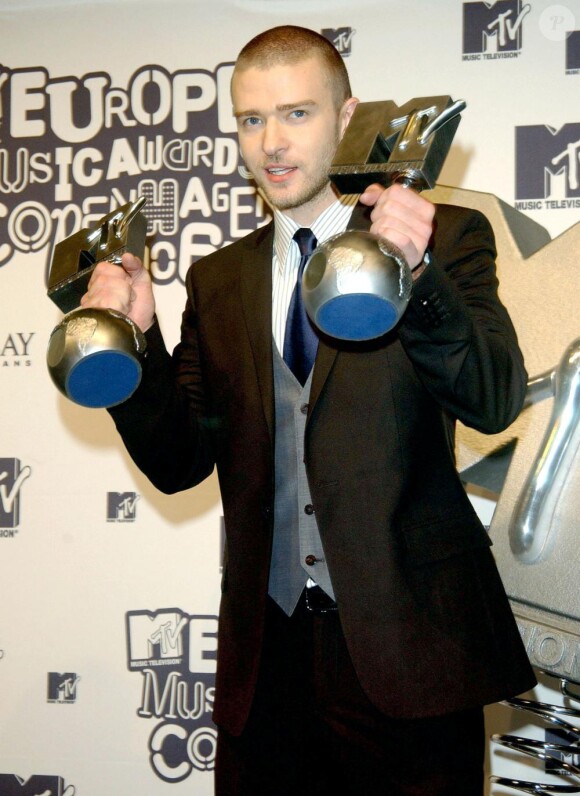 Justin Timberlake en 2006 remporte deux MTV Europe Awards, celui du meilleur artiste masculin et celui de la meilleure pop 