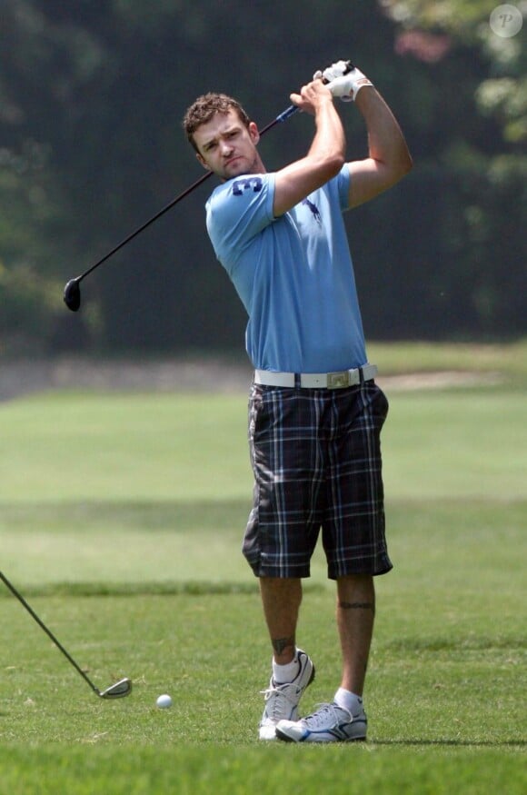 Justin Timberlake joue au golf, en 2009