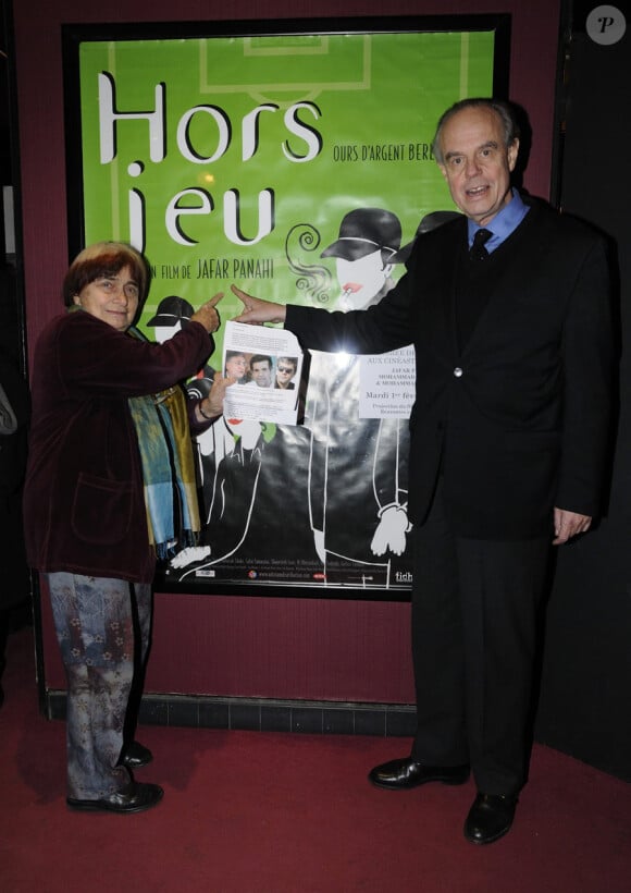 Agnès Varda et Frédéric Mitterrand lors de la projection du film Hors jeu à Paris en soutien au réalisateur Jafar Panahi le 1er février 2011