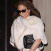 Jennifer Lopez à la sortie de son hôtel à New York le 2 février 2011 dans un total look blanc