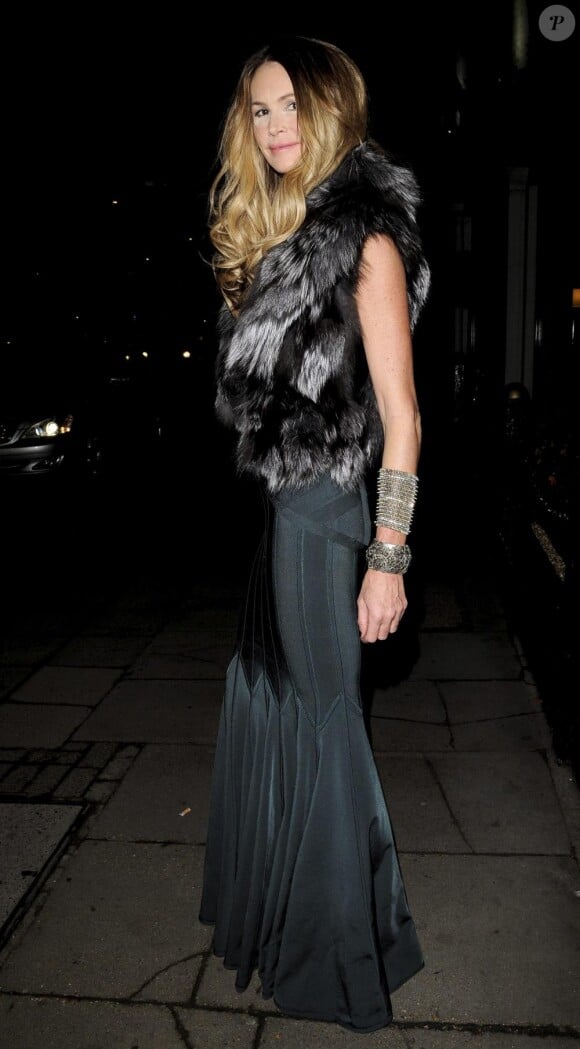 Elle Macpherson à la sortie des Broadcast Awards à Londres le 2 février 2011