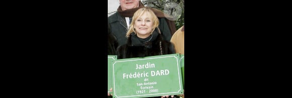 Elisabeth Dard, lors de l'inauguration du jardin Frédéric Dard en décembre 2010 à Paris
