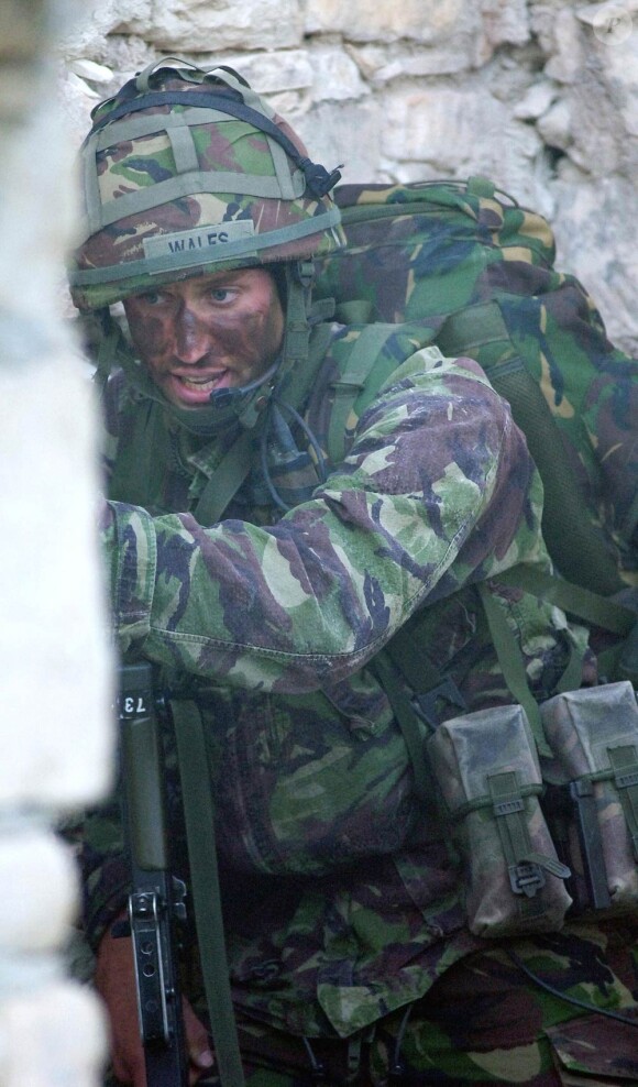 Prince William en plein exercice militaire, en décembre 2006.