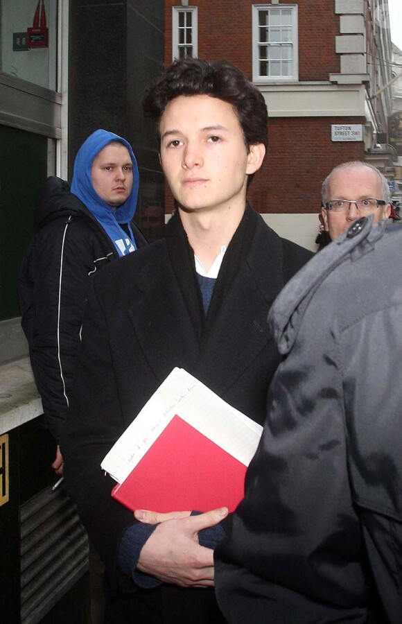 Charlie Gilmour se présente au tribunal, à Londres, le 10 février 2011