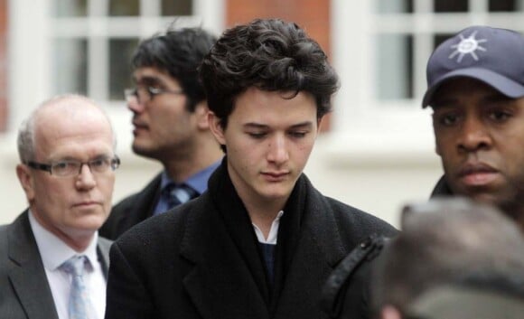 Charlie Gilmour se présente au tribunal, à Londres, le 10 février 2011
