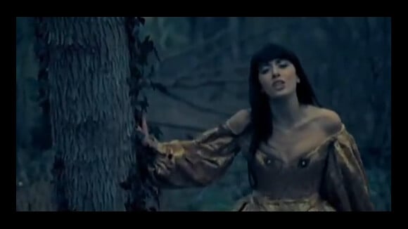 Nolwenn Leroy : Eblouissante reine des bois dans le clip de "Tri Martolod" !