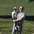 Kevin Costner et son fils Cayden, 4 ans et demi, lors d'un tournoi de golf à Pebble Beach, le 9  février 2011