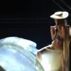 Lady Gaga chantant Born this Way aux Grammy Awards à Los Angeles, le 13 février 2011
