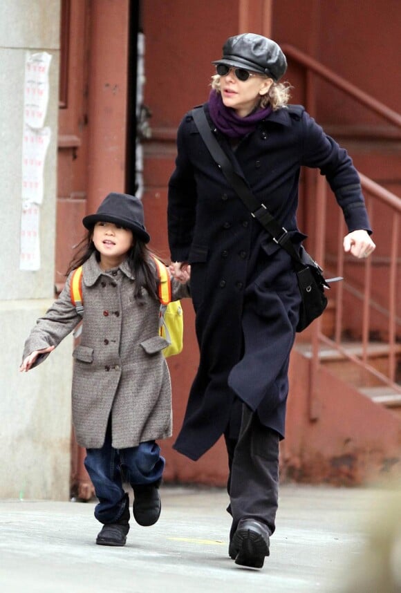 Meg Ryan et Daisy se rendent à l'école le 18 février 2011. New York