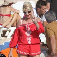 Ivana Trump : Courtement vêtue à 62 ans, elle se dévoile sous le soleil !