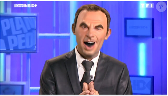 Nikos Aliagas dans une parodie de 50 minutes inside par les Guignols de l'Info.