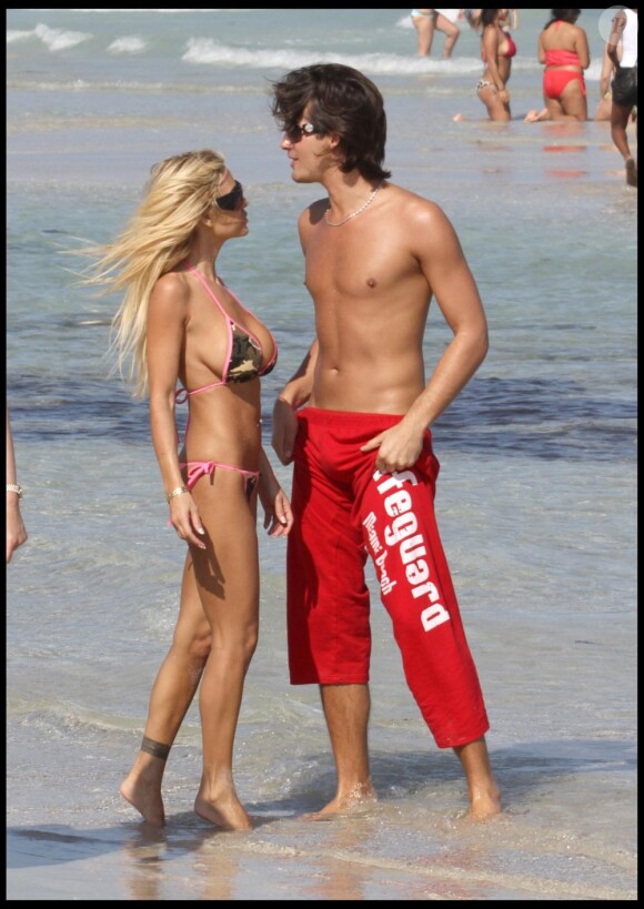 Shauna Sand à Miami Beach avec son nouveau mari, Laurent. Le 21 février 2011.