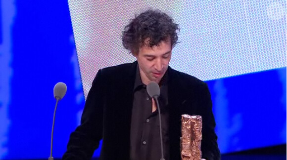 C'est Eric Elmosnino qui est reçoit le César du Meilleur acteur pour sa performance dans le rôle-titre de Gainsbourg (Vie Héroïque), lors de la 36e nuit des César, vendredi 25 février 2011.
