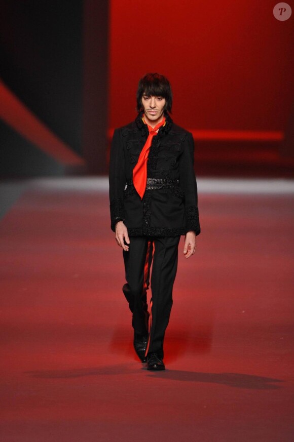 John Galliano lors de son défilé Haute-Couture en janvier 2011