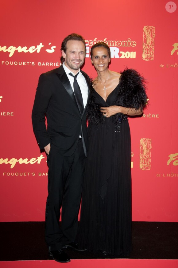 Vincent Perez et sa femme Karine Silla arrivent au gala organisé au restaurant le Fouquet's à Paris, le 25 février 2011.