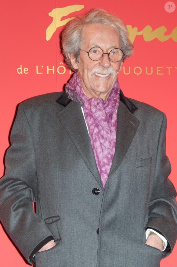 Jean Rocherfort arrive au gala organisé au restaurant le Fouquet's à Paris, le 25 février 2011.
