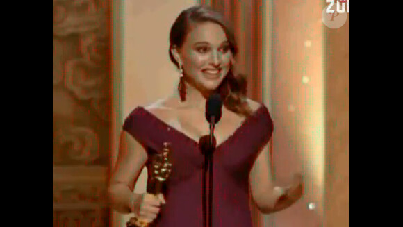 Natalie Portman reçoit l'Oscar de la meilleure actrice pour Black Swan le 17 février 2011