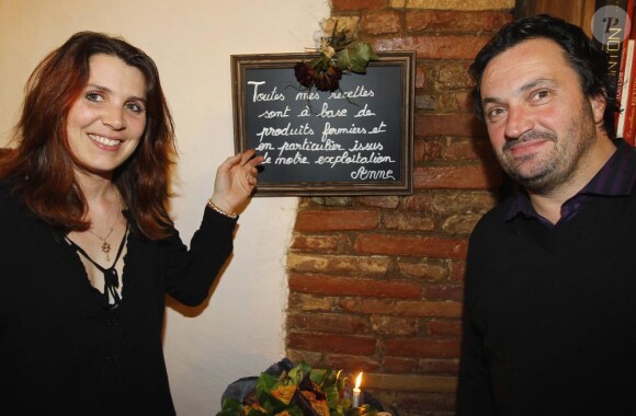 Anne inaugure son restaurant Pays'Anne le 18 novembre 2010 ici avec Yves Camdeborde