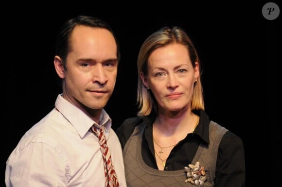 Gabrielle Lazure et Manuel Blanc jouent dans la pièce Les Frères du bled de Christophe Botti sur les planches du Vingtième Théâtre à Paris le 1er mars 2011
