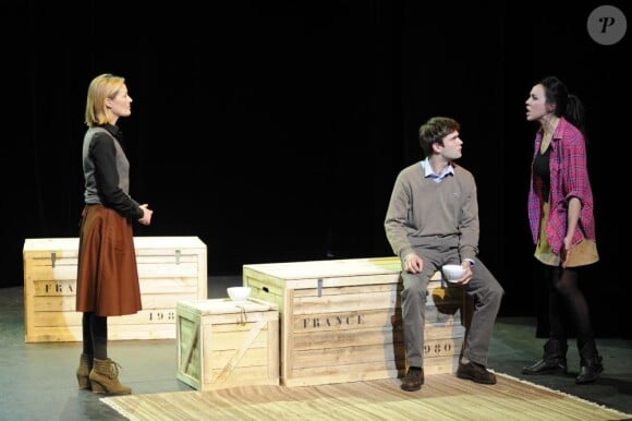 Robin Causse, Déborah Grall et Gabrielle Lazure jouent dans la pièce Les Frères du bled de Christophe Botti sur les planches du Vingtième Théâtre à Paris le 1er mars 2011
