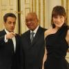 Le président Nicolas Sarkozy, son épouse Carla Bruni, le président sud-africain Jacob Zuma et son épouse lady Tobeka Madibaprior lors du dîner avec l'invité d'honneur le président d'Afrique du sud, à l'Elysée le 2 mars 2011 à Paris