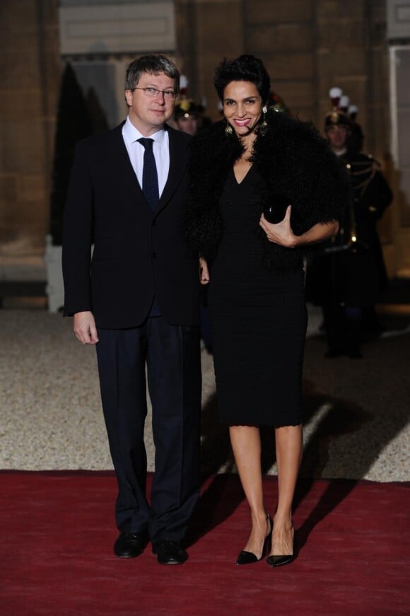 Henri Seydoux et son épouse Farida Khelfa lors du dîner avec l'invité d'honneur le président d'Afrique du sud, à l'Elysée le 2 mars 2011 à Paris
