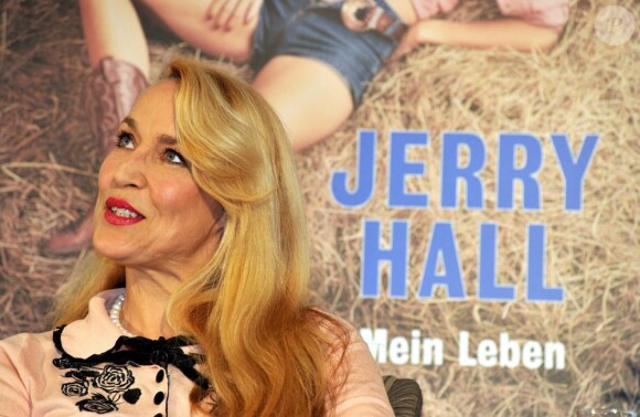 Le top model Jerry Hall présente sa biographie Jerry Hall : My Life in Pictures à l'Hôtel Bayerischer Hof à Munich en Allemagne le 3 mars 2011
 