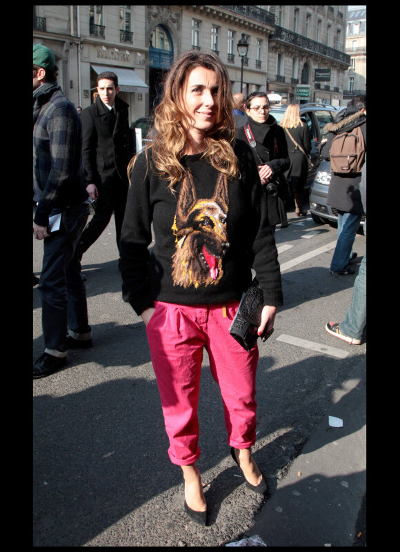 Mademoiselle Agnès arrive au défilé Balmain durant la Fashion Week de Paris, le 3 mars 2011.