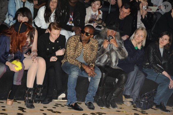 Kanye West, et Daisy Lowe au premier rang du défilé Vivienne Westwood à Paris le 4 mars 2011