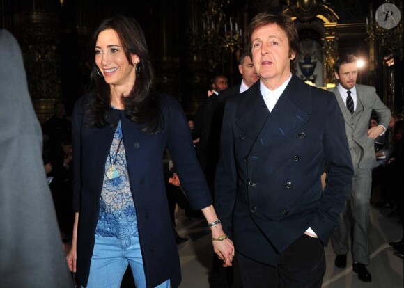 Paul McCartney et Nancy Shevel au défilé Stella McCartney le lundi 7 mars 2011 à Paris