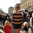 Natalia Vodianova et ses enfants arrivent au défilé de Stella McCartney lors de la Fashion Week parisienne à l'Opéra Garnier le 7 mars 2011