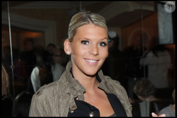 Amélie de Secret Story 4 au restaurant Le Findi pour les 10 ans de celui-ci (8 mars 2011 à Paris)