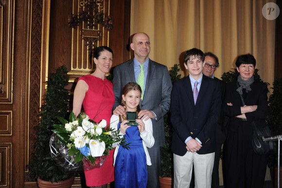Harlan Coben reçoit la médaille Grand Vermeil, à la mairie de Paris, le 15 mars 2011