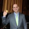 Harlan Coben reçoit la médaille Grand Vermeil, à la mairie de Paris, le 15 mars 2011