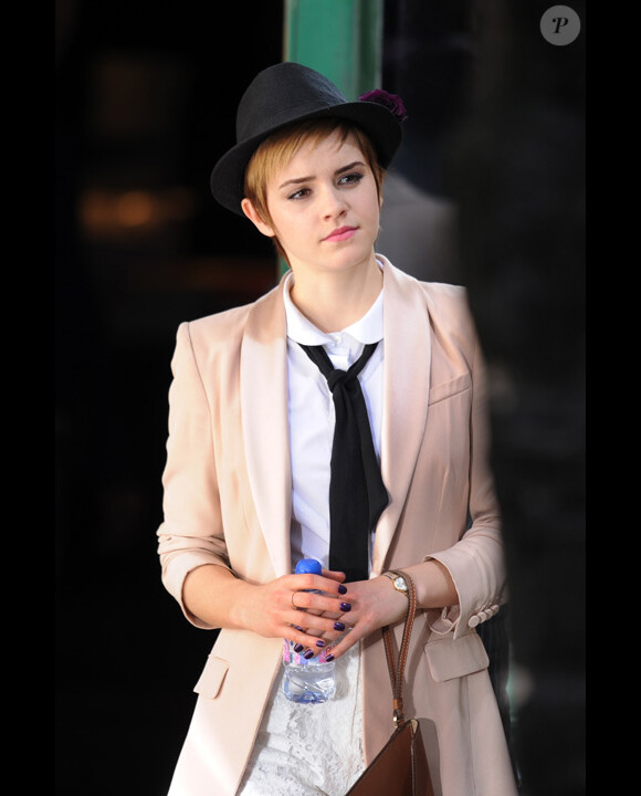 Emma Watson à Paris pour la réalisation d'une campagne pour Lancôme - mars 2011