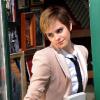 Emma Watson en plein tournage de la nouvelle pub pour Lancômedirigée par le photographe Mario Testino à Paris, le 15 mars 2011. Emma sort de la librairie Sheakspeare and Compagny près de la cathedrale Notre Dame.