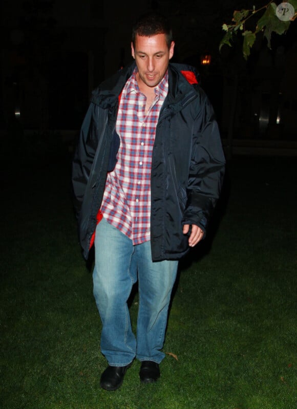 Adam Sandler à la sortie du restaurant Bouchon Bistro à Beverly Hills, Los Angeles, le 18 mars 2011