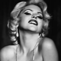 Célyne Durand : une divine Marilyn luxueusement parée !